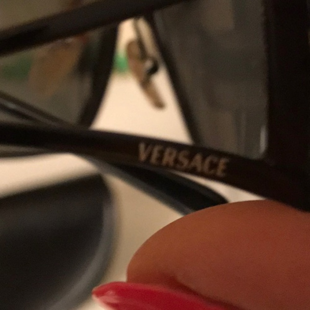 Designer Versace sunglasses - Picture 3 of 8